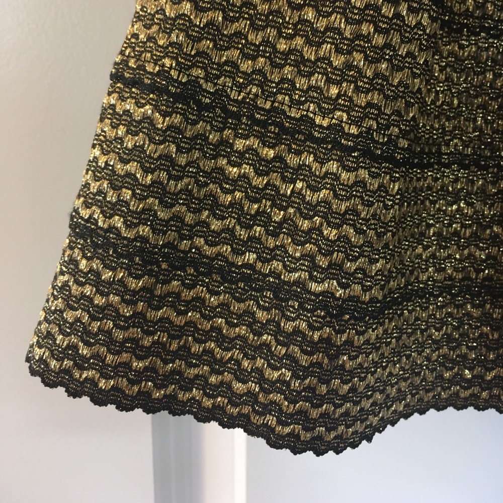 Black and gold skirt with zipper closure - Picture 2 of 6